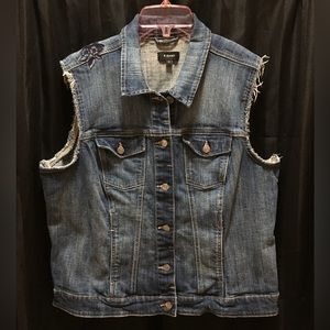 Reitmans Jeans - Denim Vest With Embroidery Detail - 2x